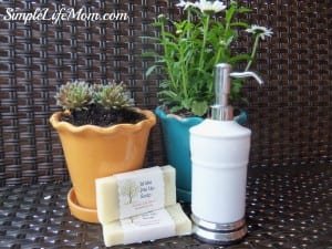 17 Natural Back to School DIYs - DIY Natural Liquid Handsoap