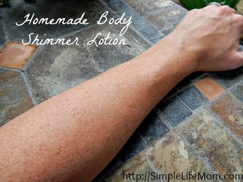 27 Last Minute DIY Gift Ideas - Homemade Body Shimmer Lotion from Simple Life Mom