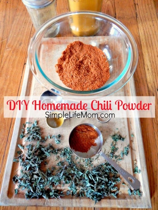 Do you want to learn how to make your own chili powder for your chili recipes at home? Chili powder is an essential ingredient in many chili recipes, adding flavor, heat and spice. Making your own chili powder at home is surprisingly easy and fast, and allows you to control the amount of heat in your chili recipes. In this article, you will learn some tips and techniques on how to make chili powder at home.