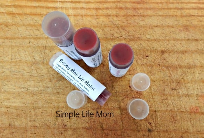 11 Homemade Christmas Gift Set Ideas with natural organic ingredients - lip balm