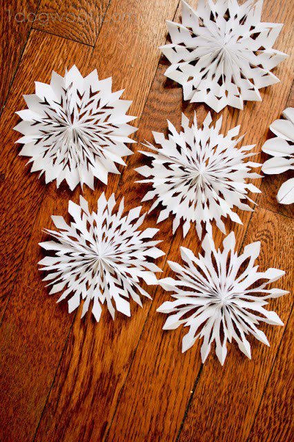 12 DIY Old Fashioned Christmas Ornaments