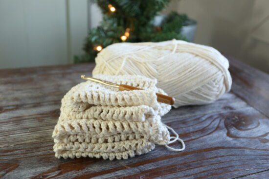 Homestead Blog Hop Feature - How to Crochet a Dishcloth for absolute beginners