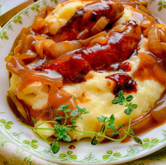 Homestead Blog Hop Feature - Bangers and Mash with Gravy
