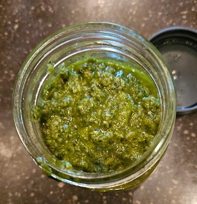 Homestead Blog Hop Feature - Jessica's Homemade Pesto