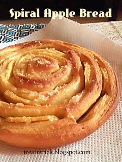 Homestead Blog Hop Feature - Apple Spiral Bread