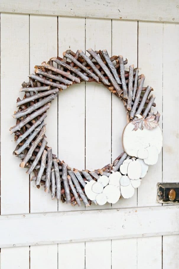 Homestead Blog Hop Feature - Make a Farmhouse Style Wood Pumpkin Fall Wreath